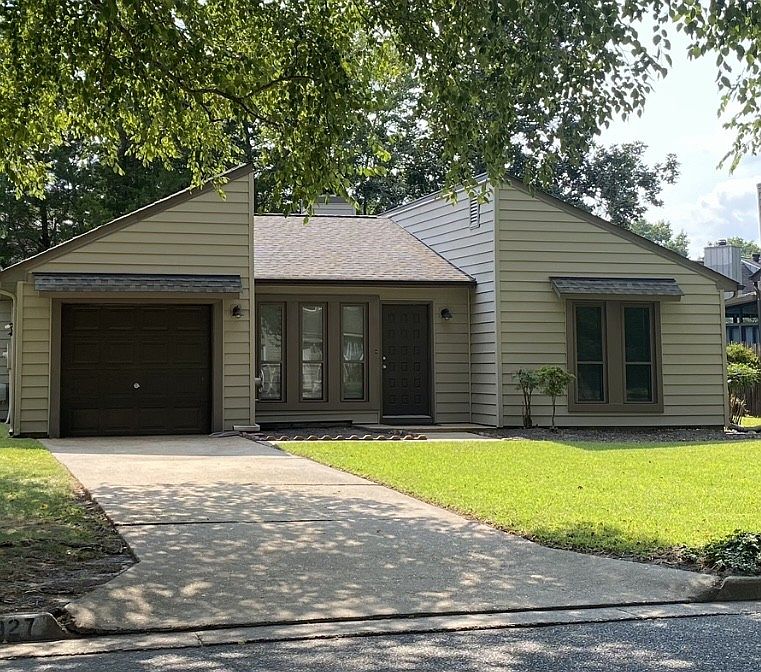 1st image of 927 Golden Cypress Ct