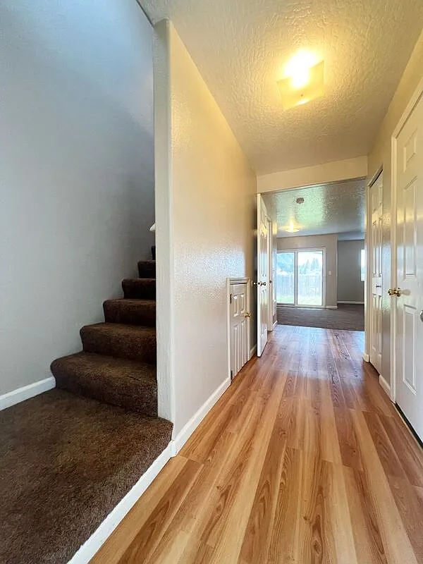 3 bed, 1.5 bath, 1200 sqft, $2,095 — Photo 3
