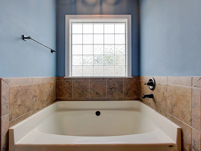 716 Cavalier Dr — Photo 27