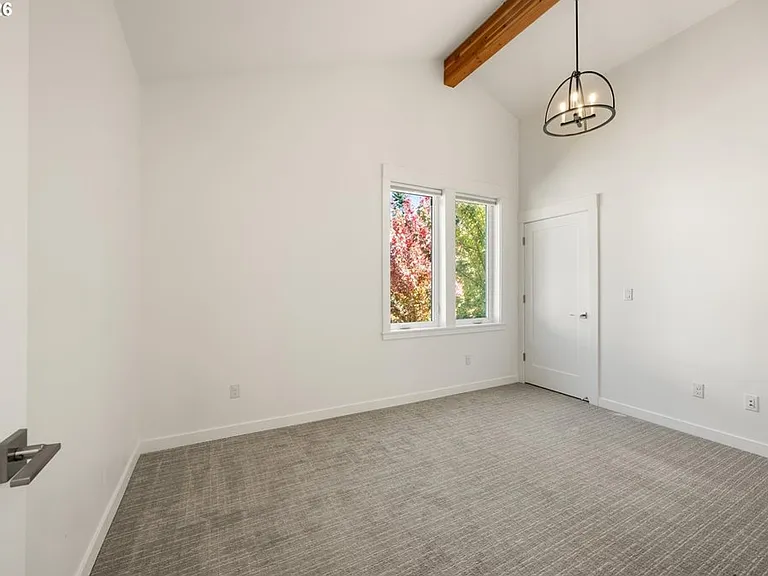 3718 SW Hillside Dr — Photo 35