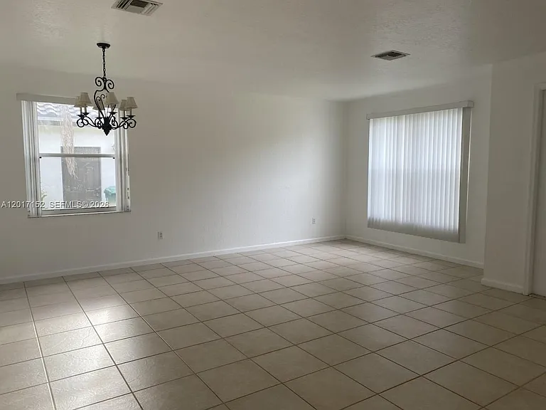 10270 SW 59th St — Photo 4