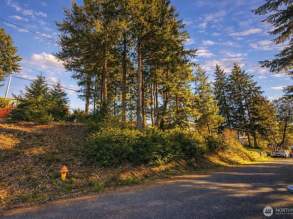 3rd image of 90 E Lakeview Drive
