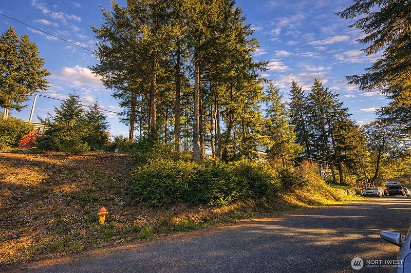 3rd image of 90 E Lakeview Drive