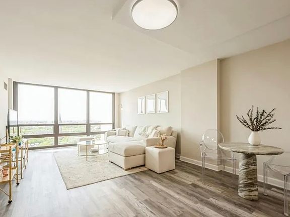 4th image of 1636 N Wells St APT 2306