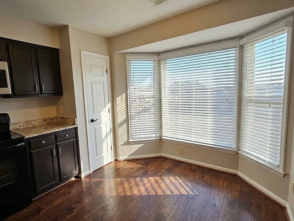 3 bed, 1350 sqft, $1,850 — Photo 4