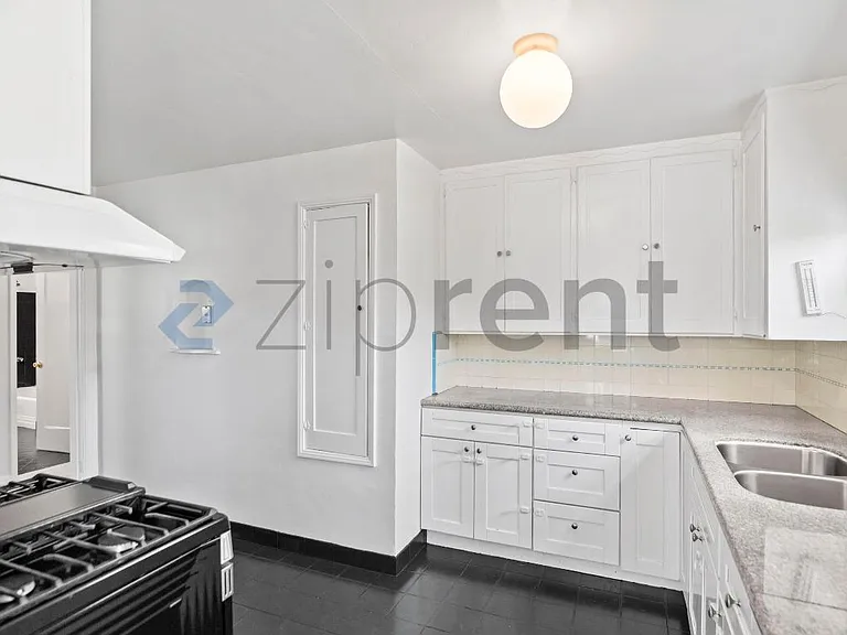 14331 Capri Dr — Photo 14