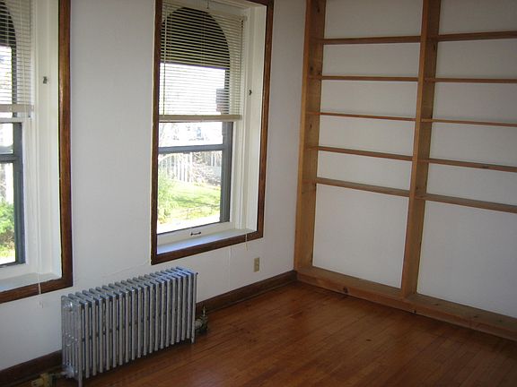 4th image of 580 Holly Ave #8