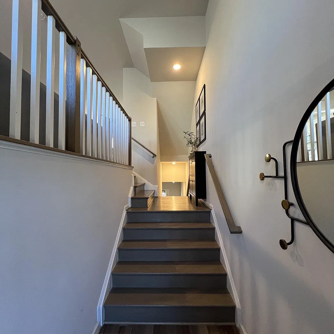 3 bed, 3.5 bath, 3072 sqft, $3,600 — Photo 2