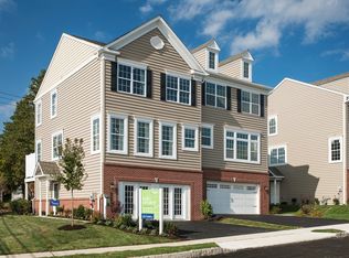 131 Carillon Hill Ln, Sellersville, PA 18960