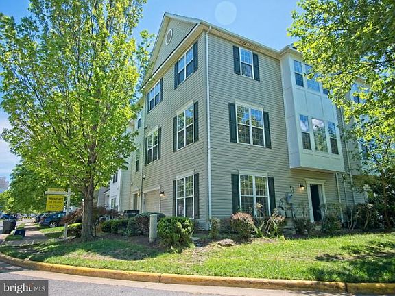 3rd image of 13493 Stanton Pl