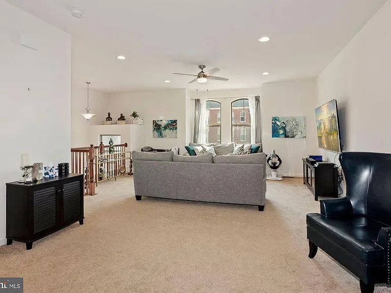 944 Basswood Dr — Photo 13