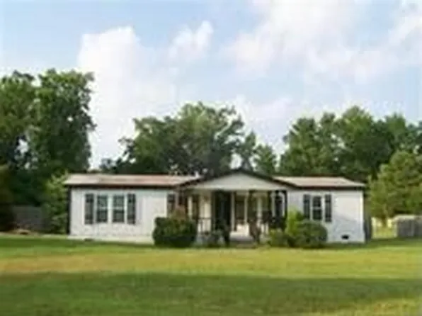 370 Meadow Ln, Burgaw, NC 28425