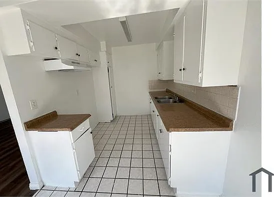1224 W 107th St #8 — Photo 2