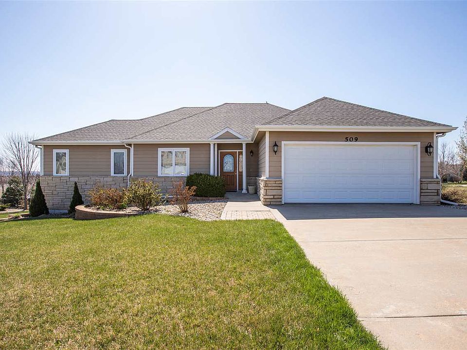 1st image of 509 Applewood Dr