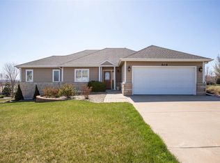 509 Applewood Dr, Manhattan, KS 66503