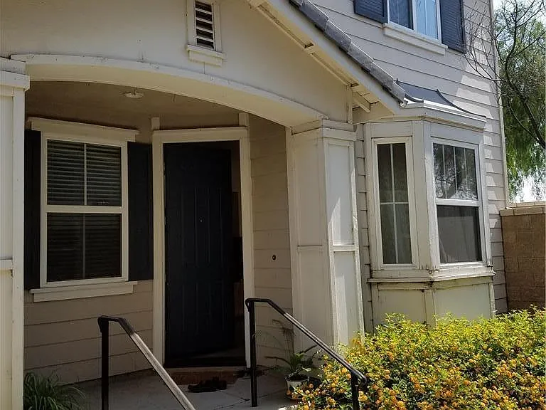 Longwood Ave — Photo 10