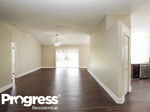 3rd image of 5592 Garden Grove Cir