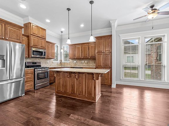 5th image of 309 Gisele St