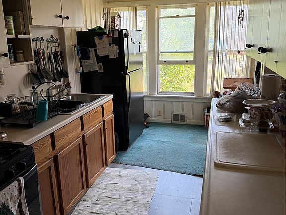 2nd image of 1061 Newton Ave