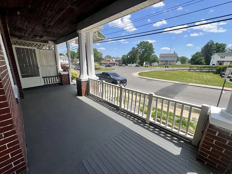 829 Virginia Ave — Photo 2