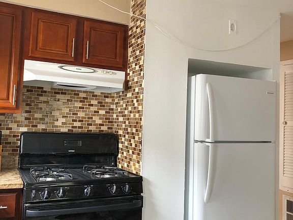 3rd image of 18 Elie Ct