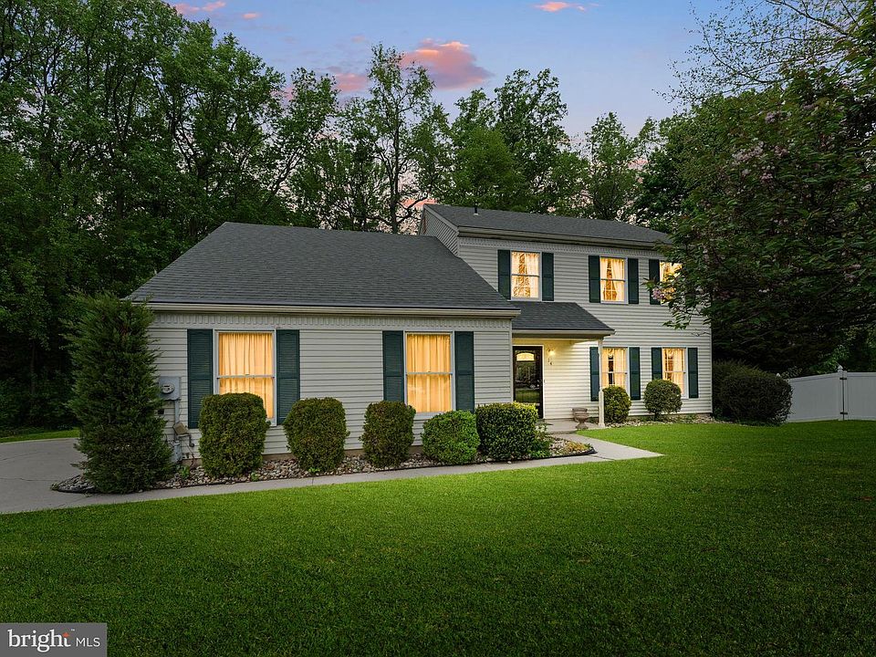 1st image of 14 Bordeaux Pl