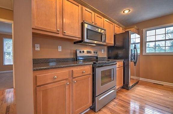 3rd image of 1015 Carrington Ct