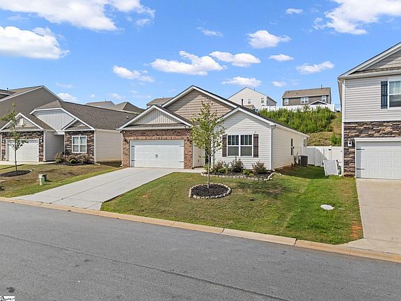 2nd image of 63 Oak Edge Ln