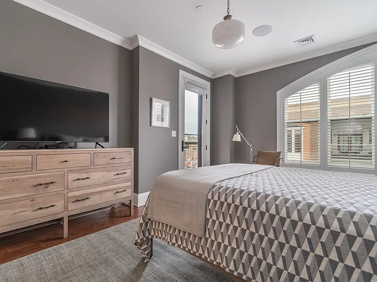 37 Henry St #401 — Photo 12