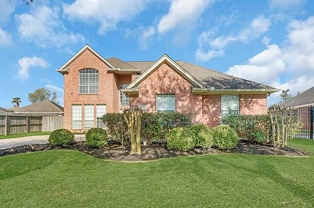 1st image of 2106 Canyon Crest Dr
