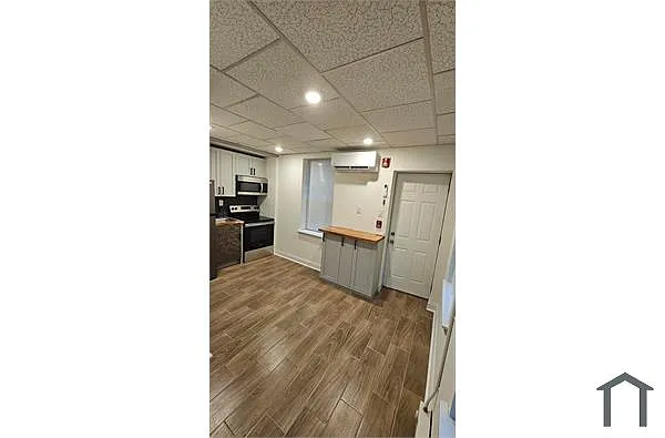 Building Photo - 4670 James St #3