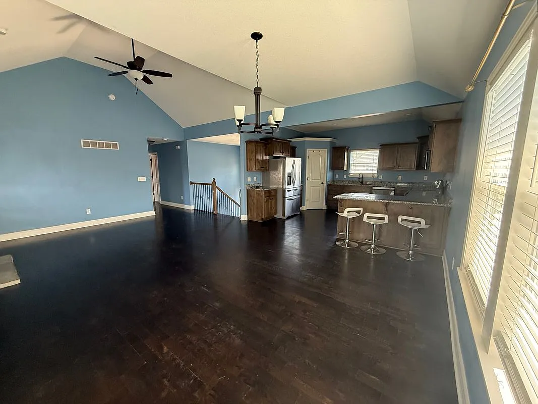 4 bed, 3.0 bath, 2080 sqft, $3,195 — Photo 2