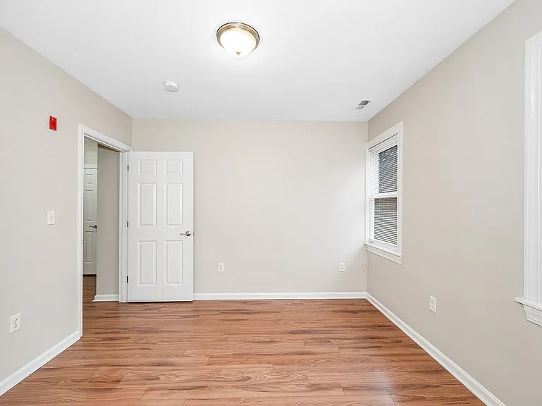 1360 Main St — Photo 7