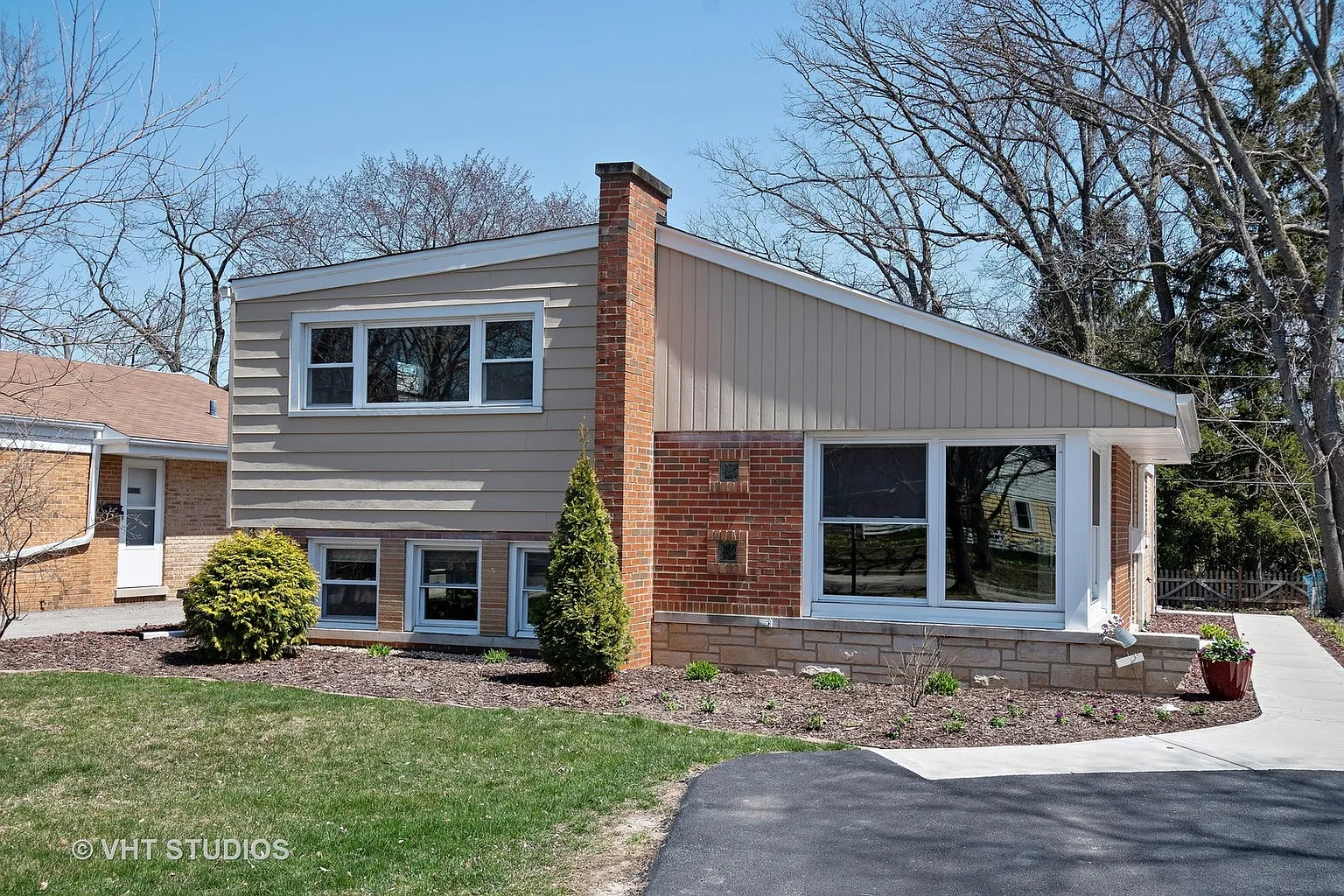 1269 Eastwood Ave photo 1