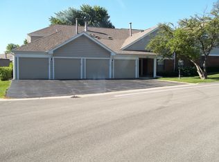 355 Lambert Dr UNIT D1, Schaumburg, IL 60193