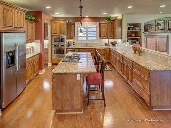 Large Island Kitchen