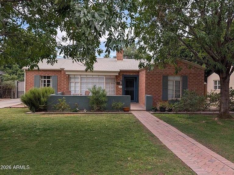 1317 W Holly St — Photo 1