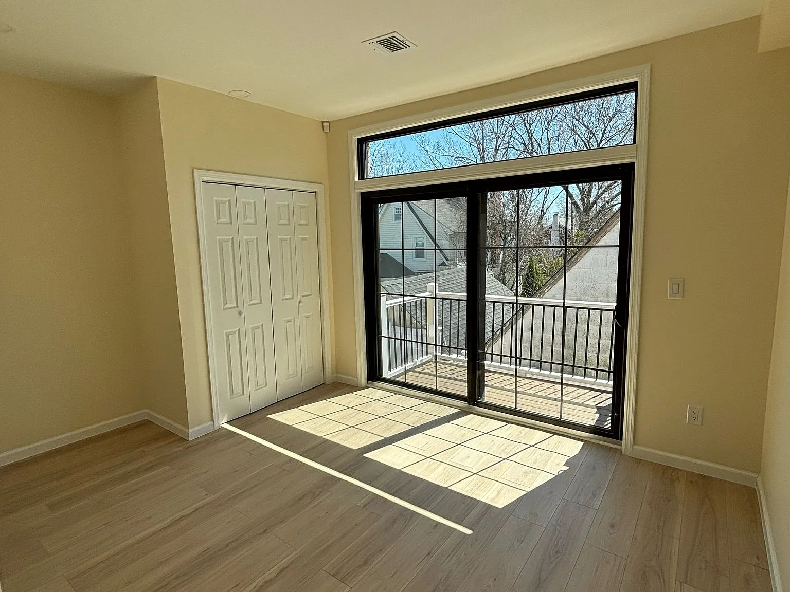 24820 Jericho Tpke — Photo 4