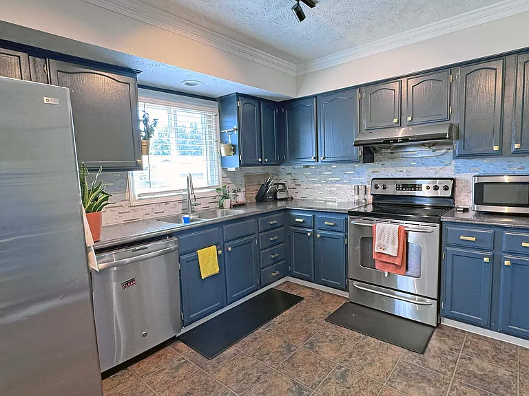 13327 Hascall St — Photo 11