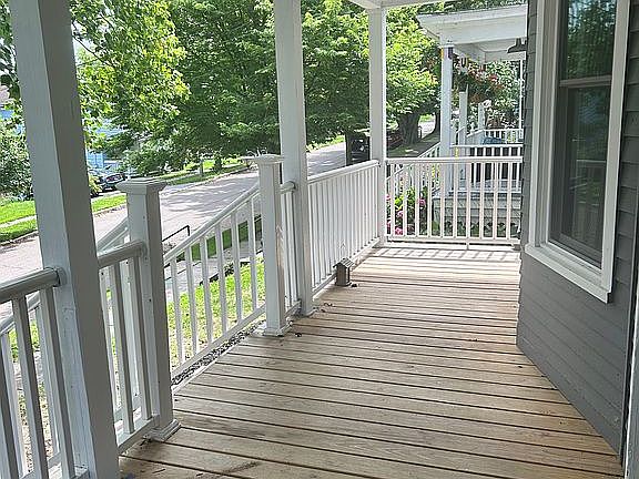 5th image of 208 E 9th St