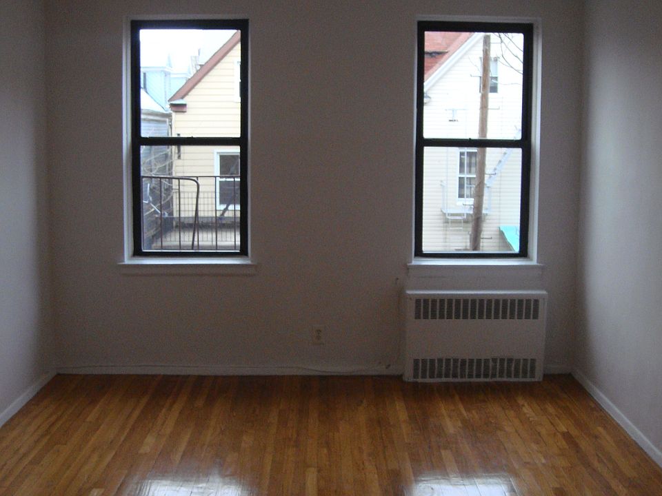 2nd image of 2861 Bainbridge Ave APT 6E
