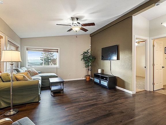 4th image of 774 SW Sunset Way #79