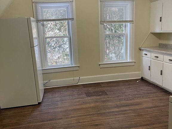 3rd image of 914 Jefferson St #13114160
