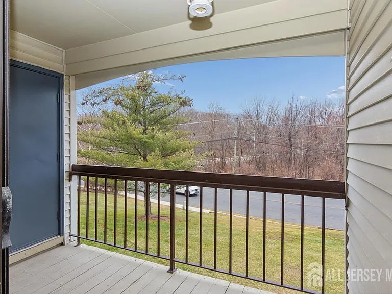 208 Sunshine Ct — Photo 23