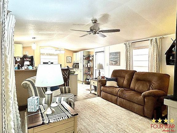 5th image of 32 Lakewood Ln