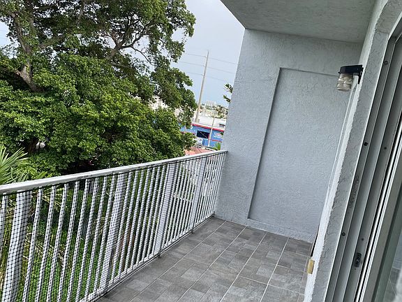 5th image of 2536 NW 24th St APT 4C