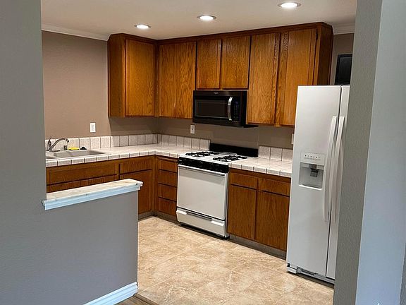 4th image of 326 Park Place Drive