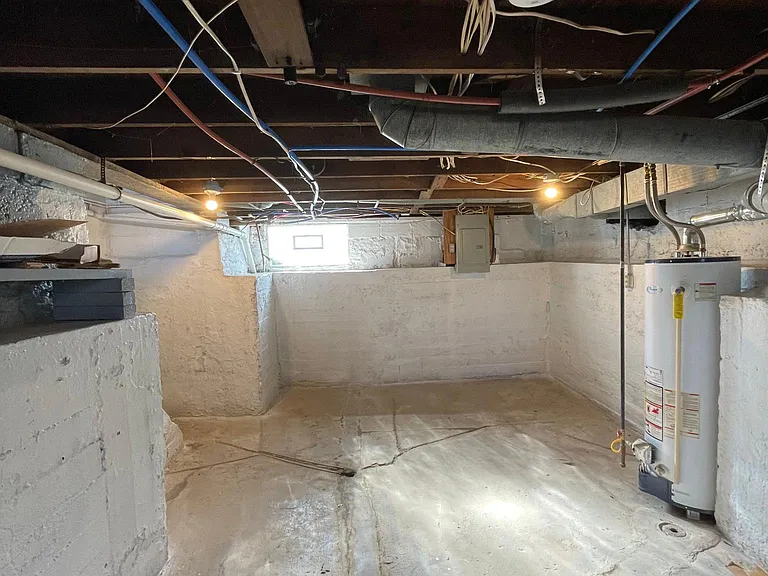 2421 E Thompson Rd — Photo 16