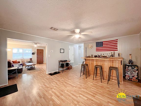 2nd image of 6 Regency Park Dr