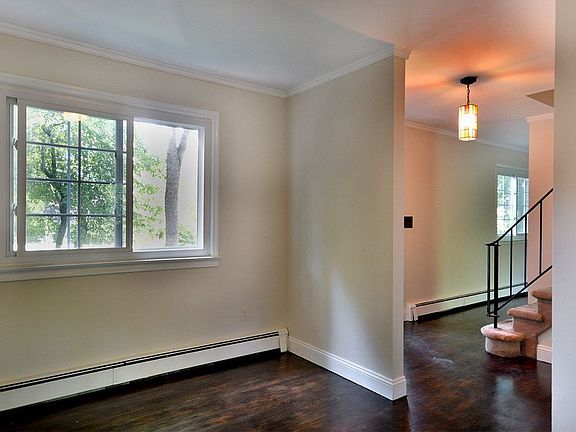 5th image of 8 Carol Ct